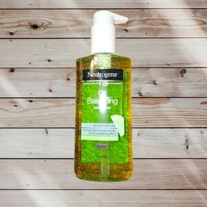 Neutrogena Oil Balancing Face Wash with Lime